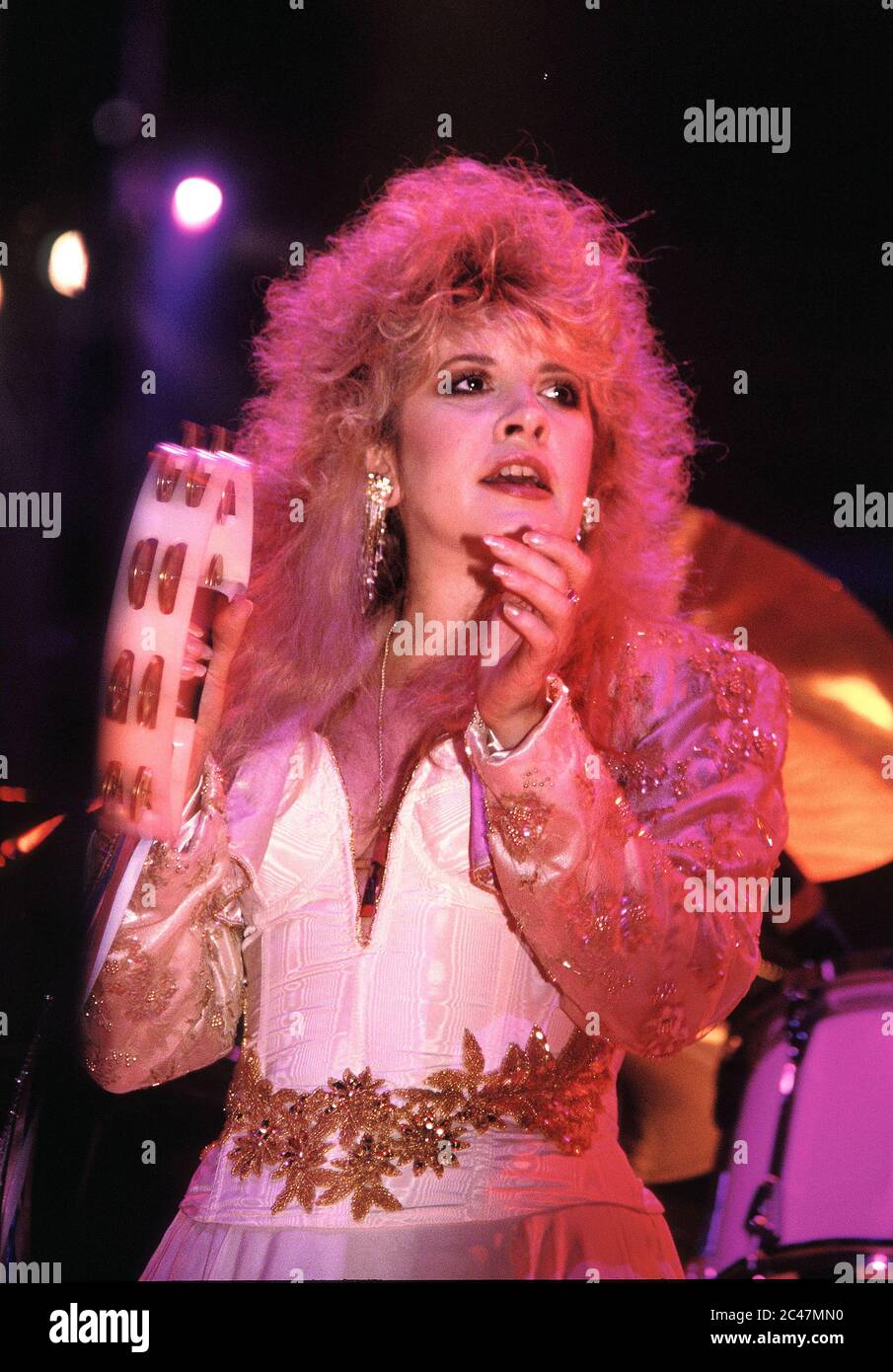 Stevie Nicks von Fleetwood Mac in einem Konzert in der Wembley Arena, London 1987 Stockfoto