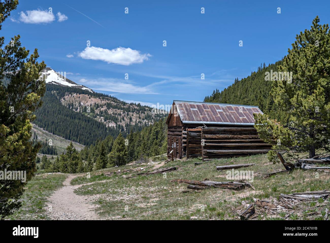 Verlassene Geisterstädtchen Ruinen in der ehemaligen Bergbausiedlung von Independence, Colorado, auf Independence Pass von Aspen zu Twin Lakes Stockfoto