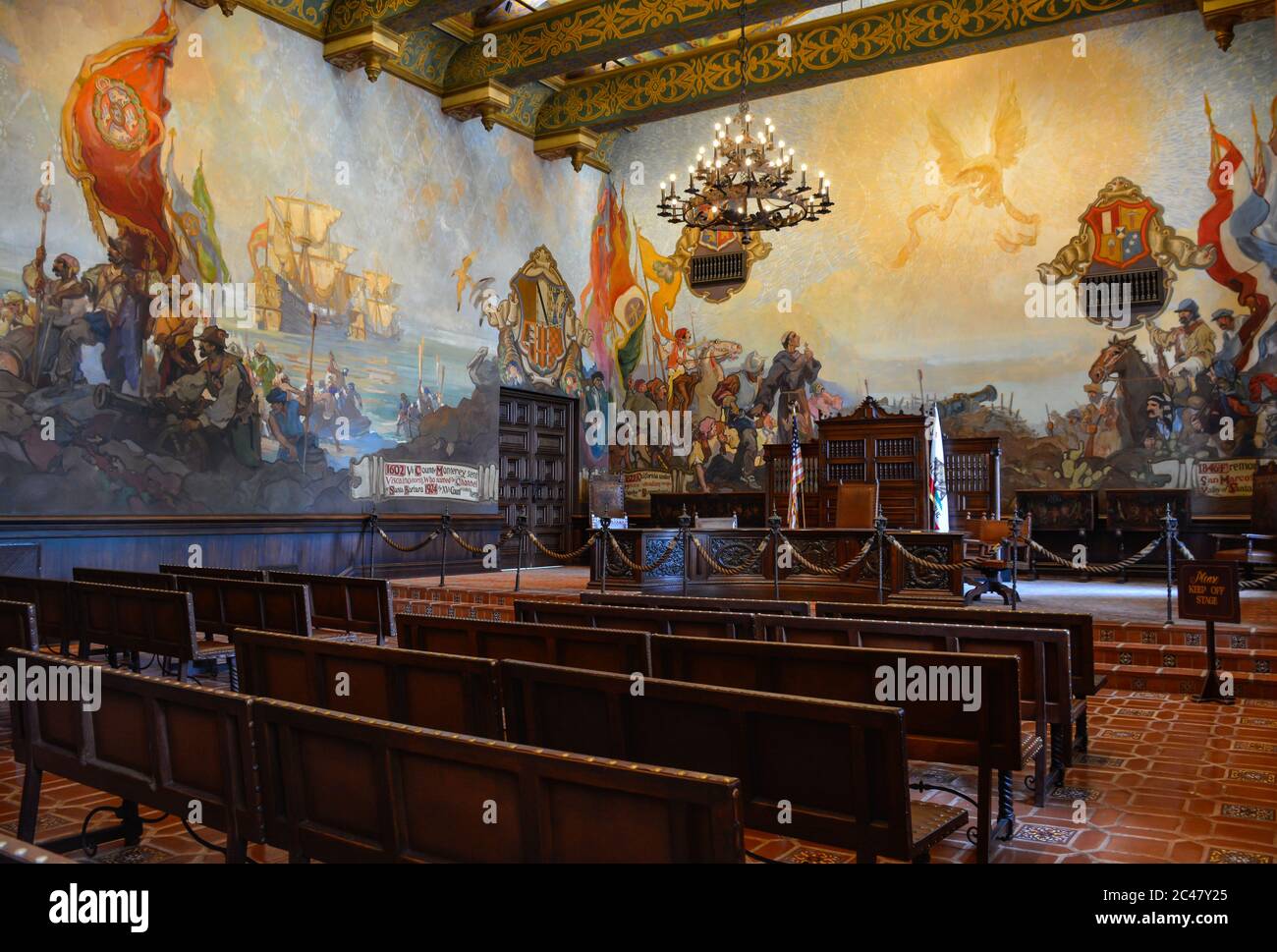 Der schöne Wandmalraum zeigt die frühe Geschichte von Santa Barbra im Santa Barbara County Courthouse in Santa Barbara, CA, USA Stockfoto