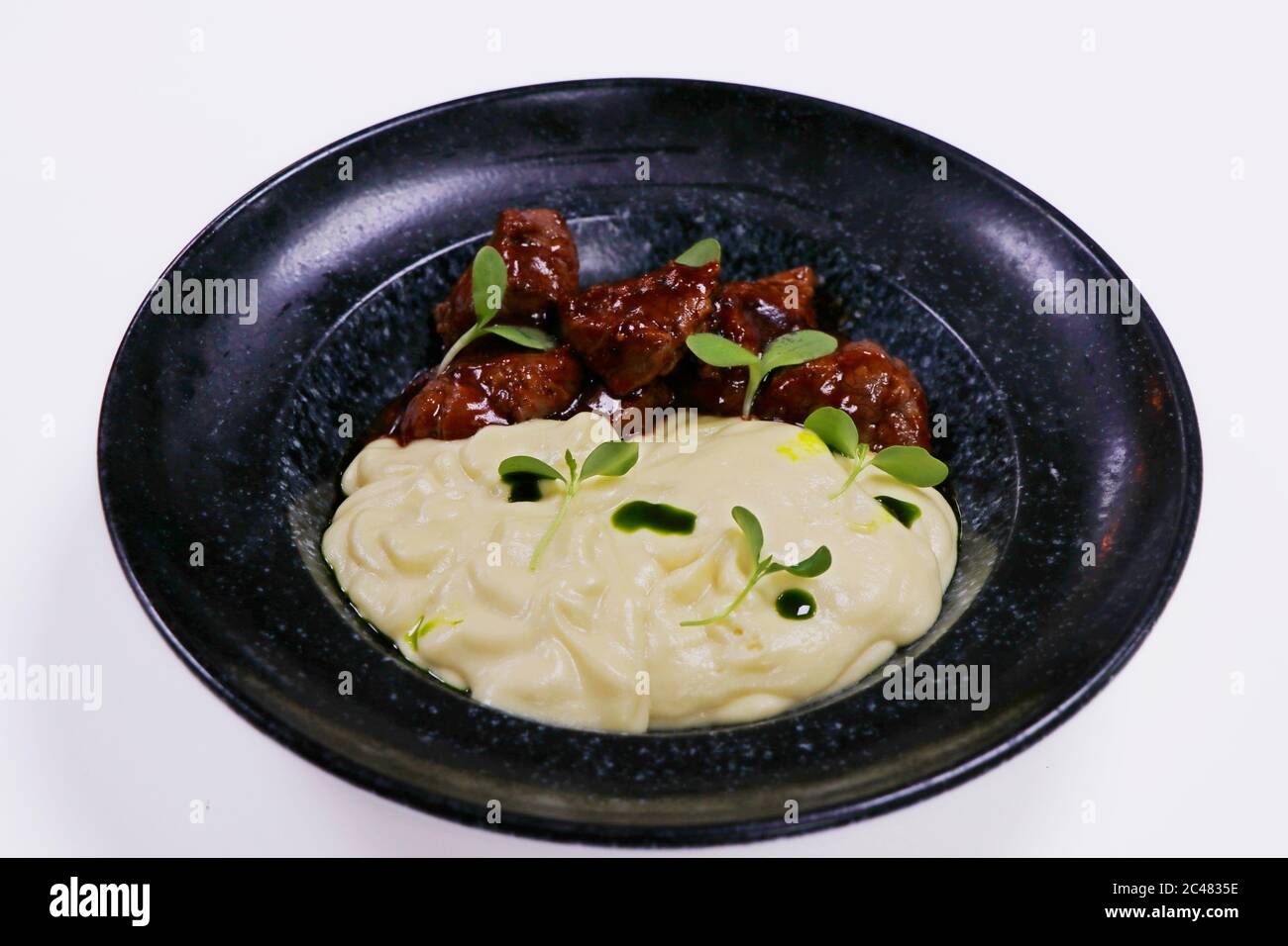 Kartoffelpüree mit Teriyaki-Sauce glasiert zartes Rindfleisch Stockfoto