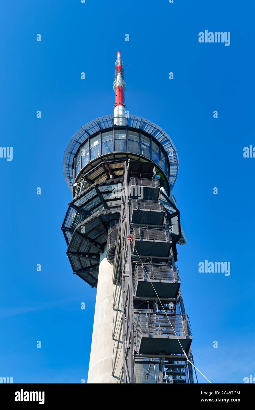 Fernsehturm auf dem Gipfel des Bantiger Berges, Bern, Schweiz Stockfoto