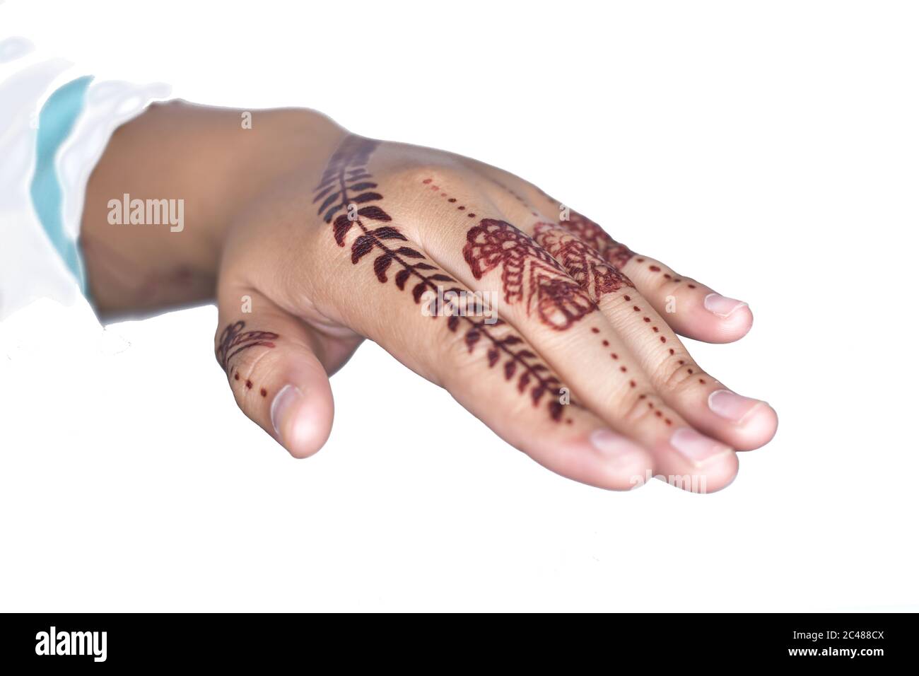 Frau Hände mit schwarzen Mehndi Tattoo. Hände der indischen Braut Mädchen mit schwarzen Henna Tattoos. Hand mit perfekter türkisfarbener Maniküre und indischem je Stockfoto