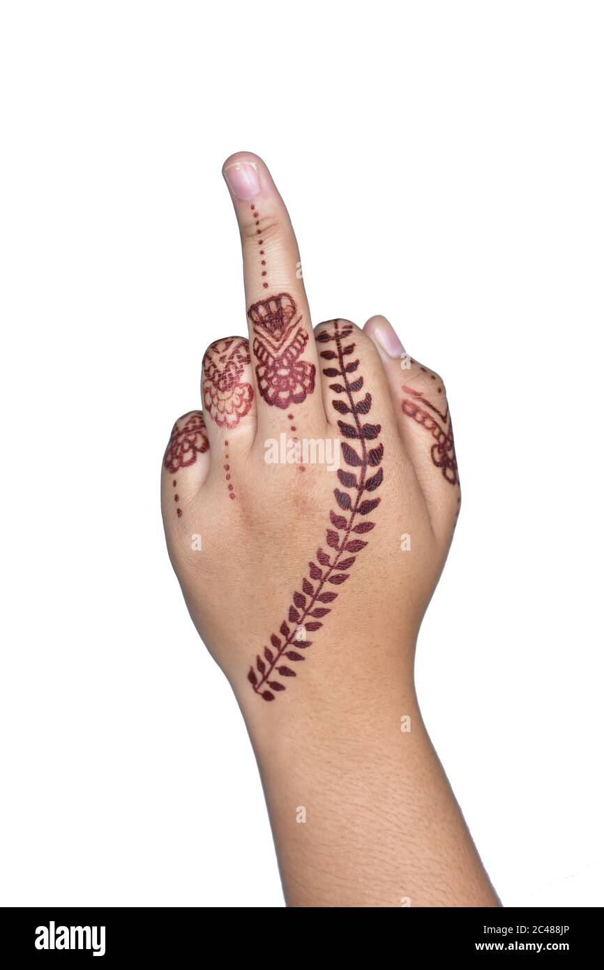 Frau Hände mit schwarzen Mehndi Tattoo. Hände der indischen Braut Mädchen mit schwarzen Henna Tattoos. Hand mit perfekter türkisfarbener Maniküre und indischem je Stockfoto