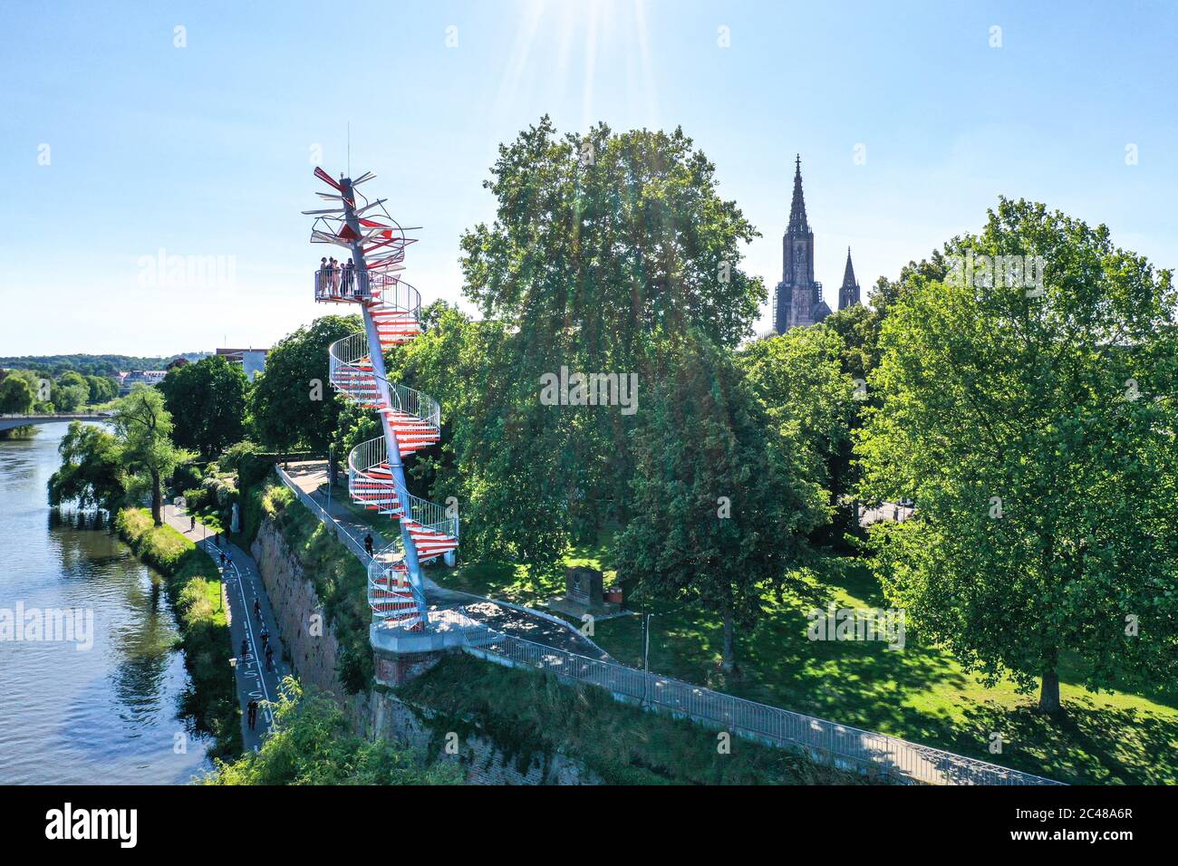 Ulm Deutschland Juni 2020 Mitarbeiter Der Stadt Ulm Stehen Auf Dem ulm-deutschland-juni-2020-mitarbeiter-der-stadt-ulm-stehen-auf-dem