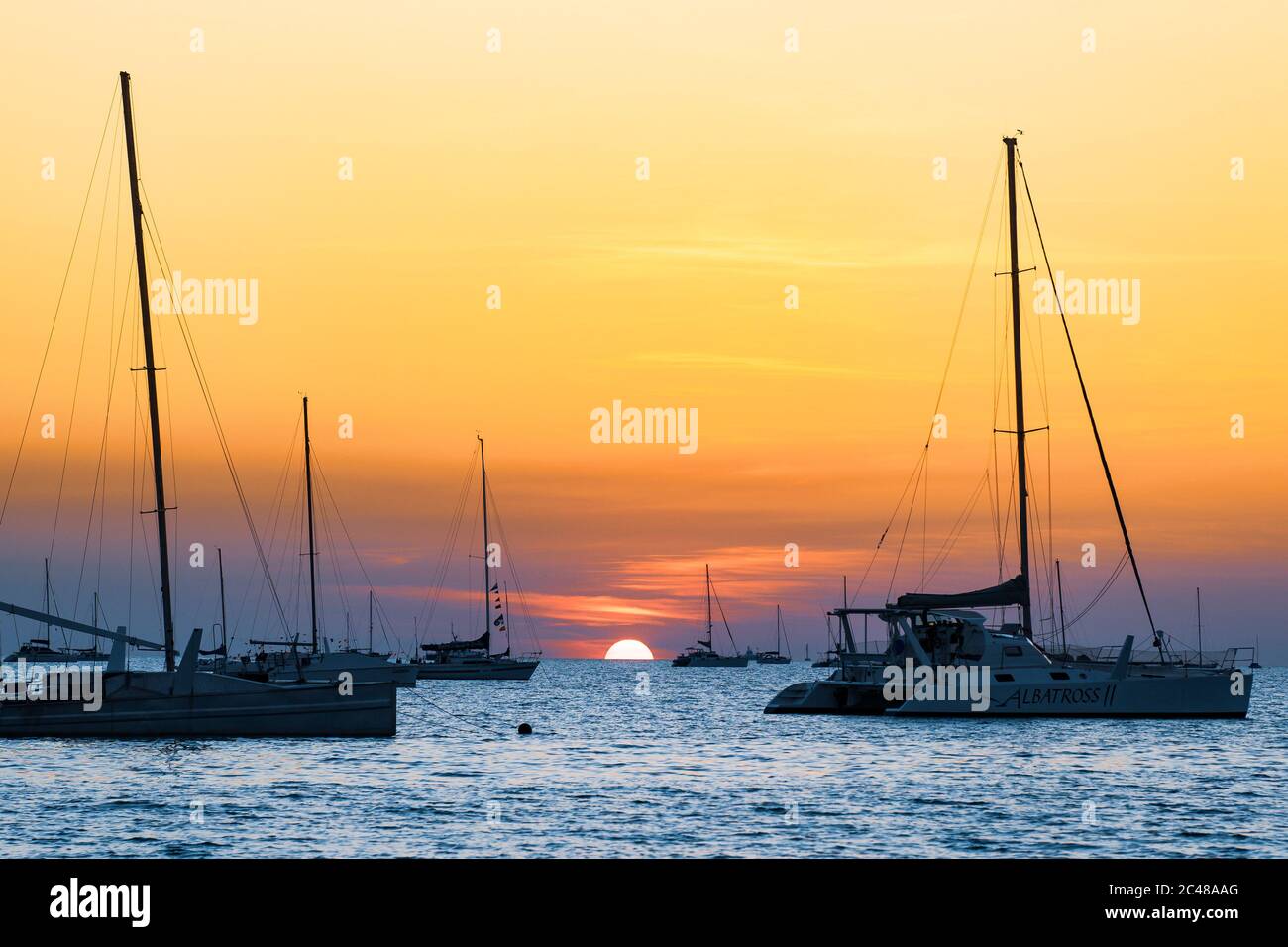 Segelboote am Strand von Vesteys Stockfoto