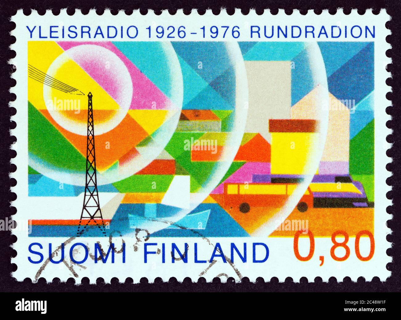 FINNLAND - UM 1976: Eine in Finnland gedruckte Briefmarke, die zum 50. Jahrestag des finnischen Rundfunks herausgegeben wurde, zeigt Radio Broadcasting Stockfoto