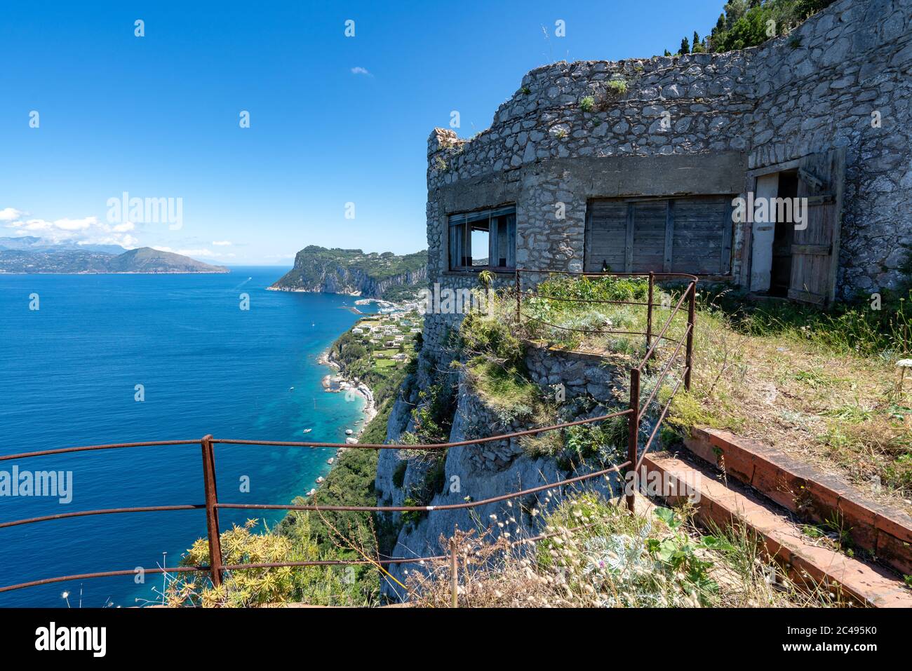 Anacapri, verlassene Villa auf der Klippe, Terrasse Stockfoto