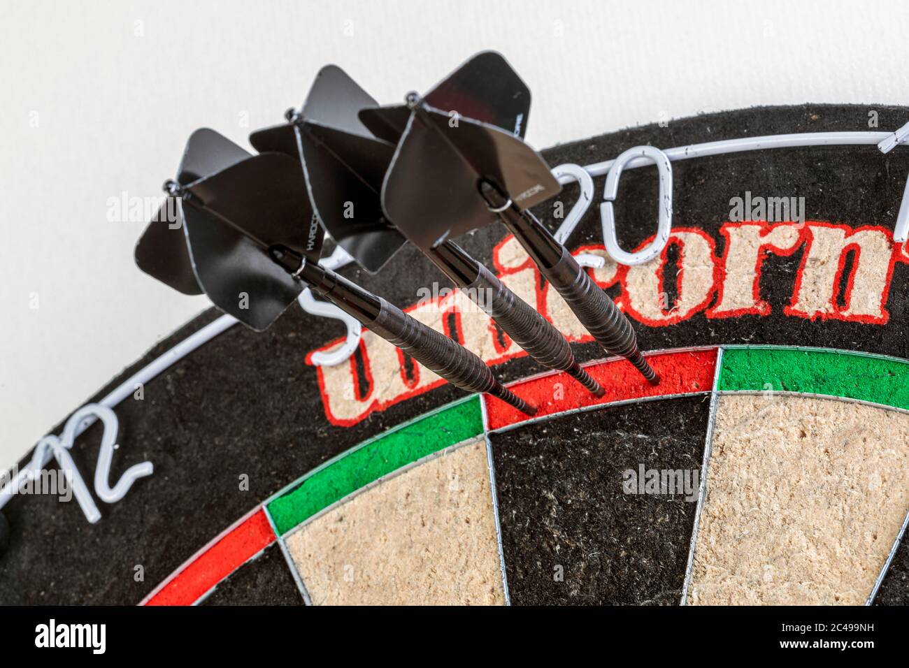 Drei Darts in Doppel-zwanzig auf einer Dartscheibe Stockfotografie - Alamy