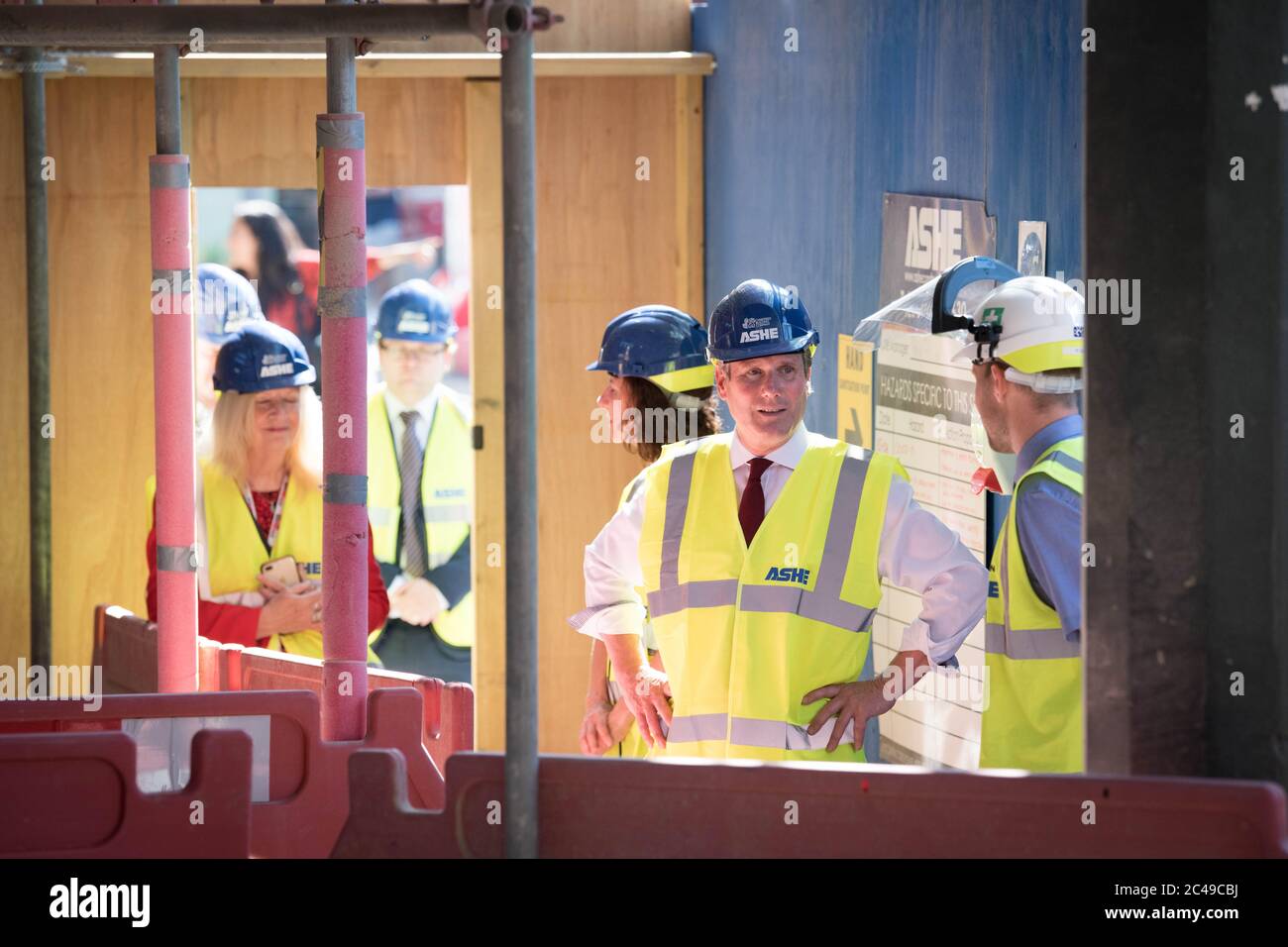 Arbeitsleiter Keir Starmer bei einem Besuch des Stadtzentrenregenerationsprojekts in Stevenage, Hertfordshire, um die wirtschaftliche Erholung nach COVID 19 zu diskutieren. Stockfoto