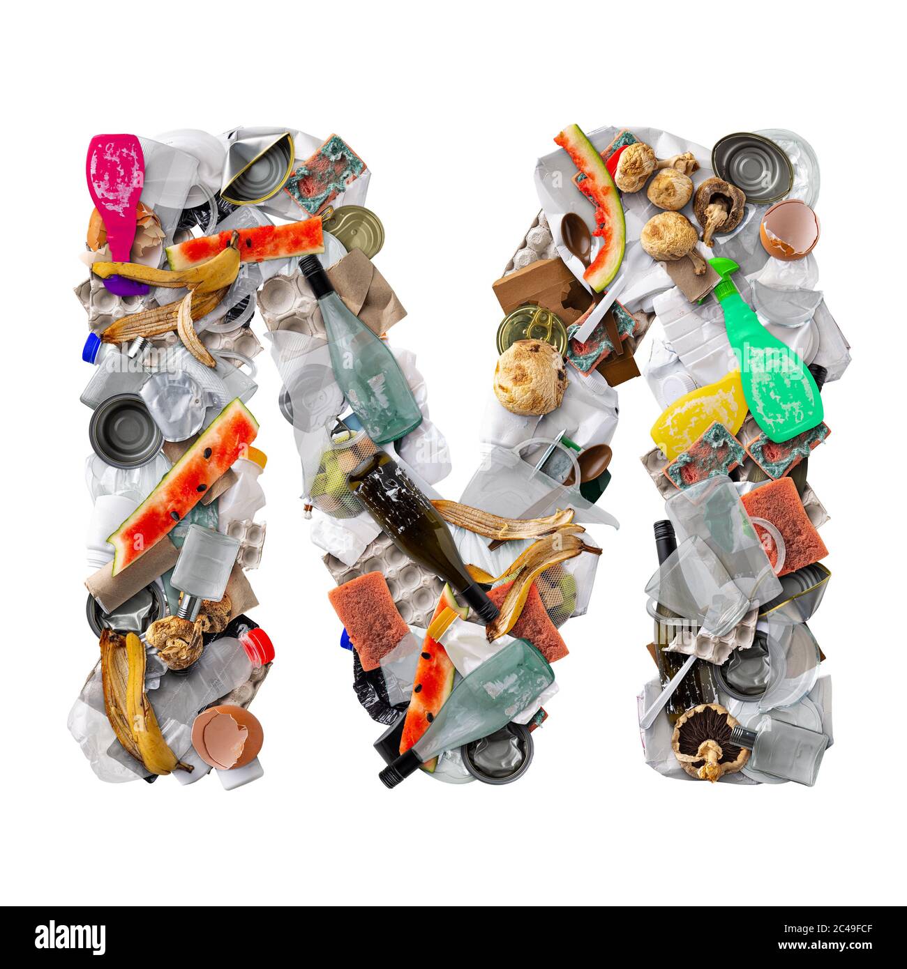 Buchstabe M aus Abfall Stockfoto