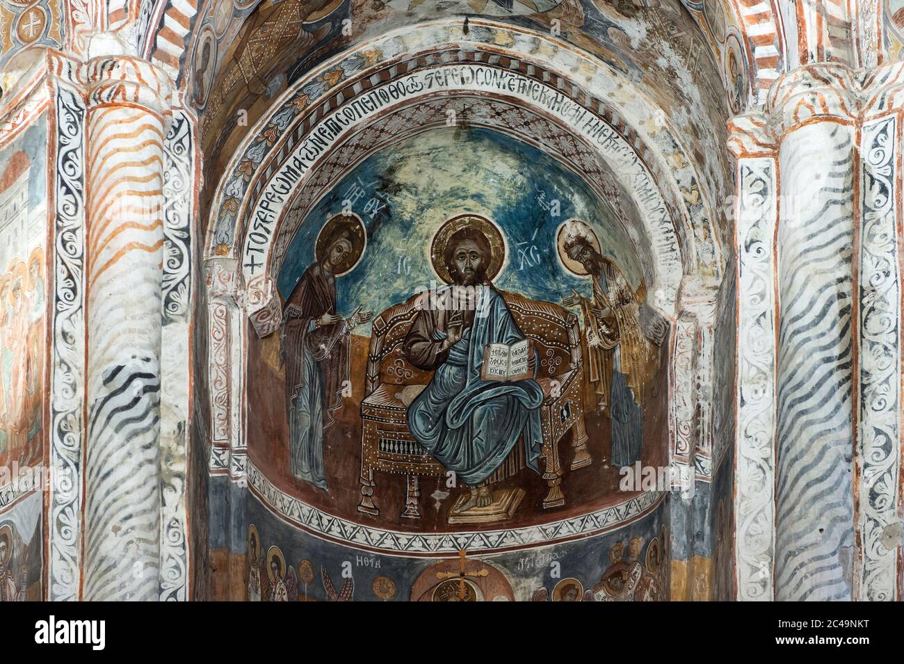 Christus Pantokrator auf dem Richterstuhl, Wandmalereien in der Apsis der Nikortsminda Kathedrale, Nikortsminda, Racha Region, Georgien Stockfoto