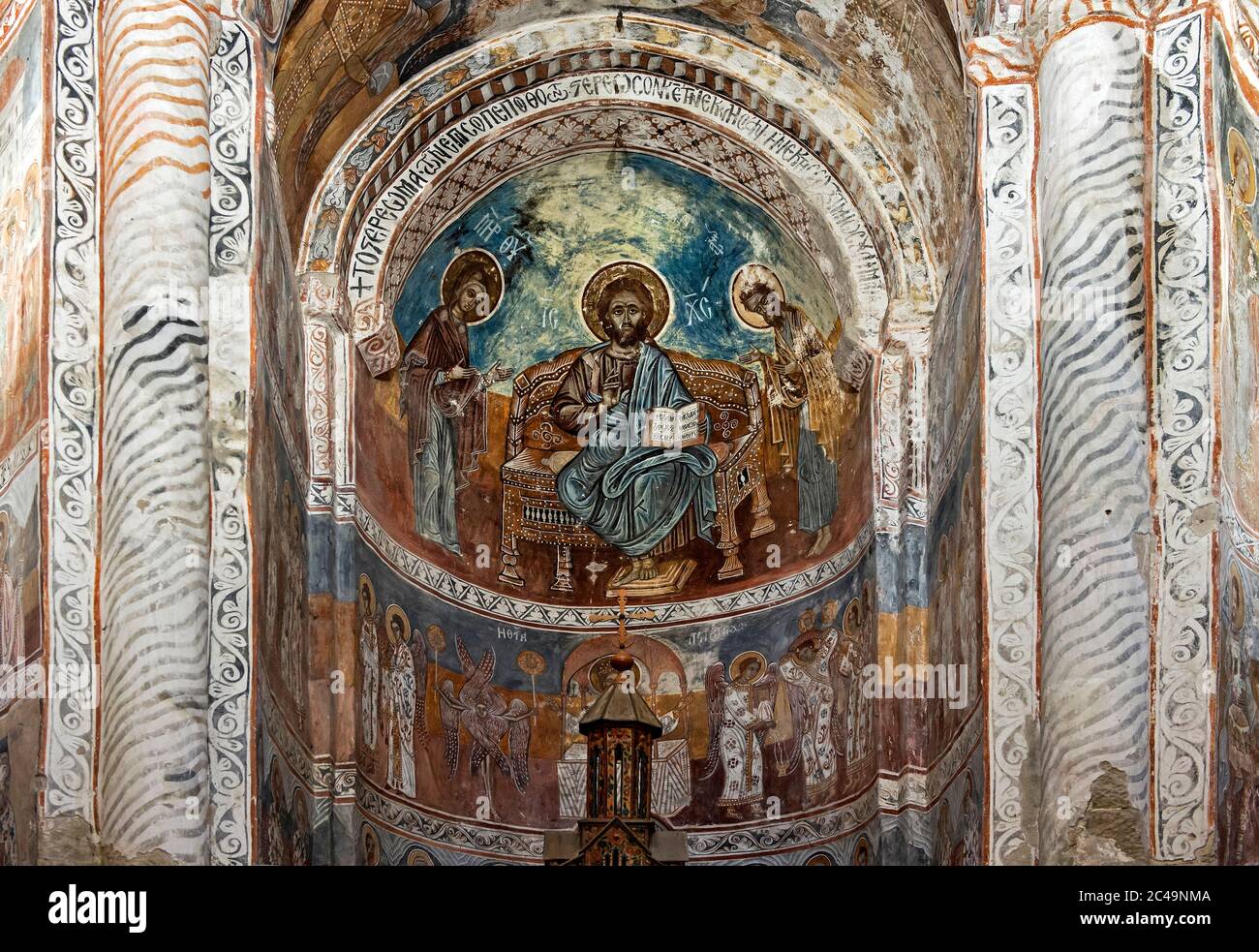 Christus Pantokrator auf dem Richterstuhl, Wandmalereien in der Apsis der Nikortsminda Kathedrale, Nikortsminda, Racha Region, Georgien Stockfoto