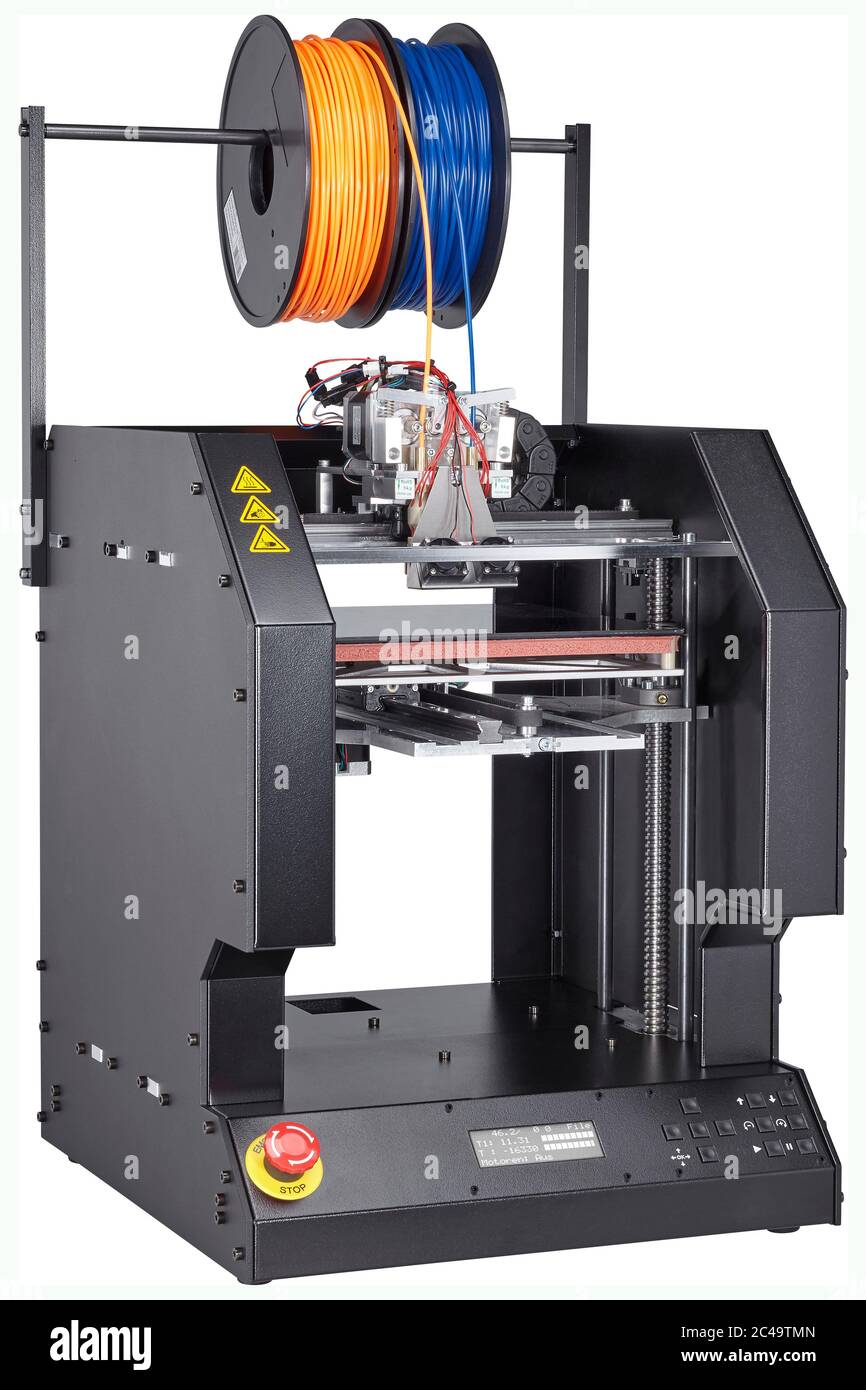 Schwarzer 3D-Drucker isoliert auf weißem Hintergrund bereit für Druckauftrag Stockfoto