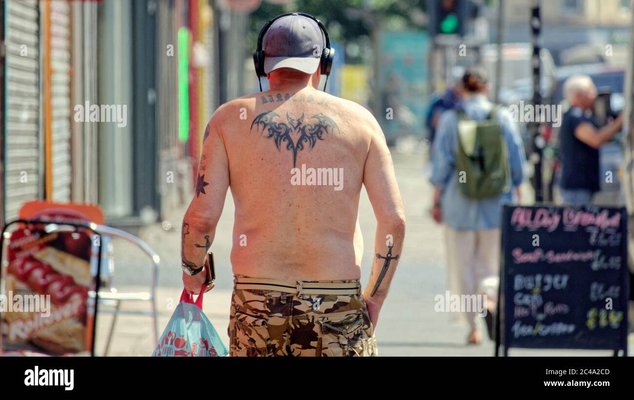 Glasgow, Schottland, Großbritannien 25. Juni 2020: UK Wetter:Scorcher in der Stadt, während die Menschen zum grünen Zentrum des kelvingrove Parks im grünen westlichen Ende der Stadt fahren. Gerard Ferry/Alamy Live News Stockfoto