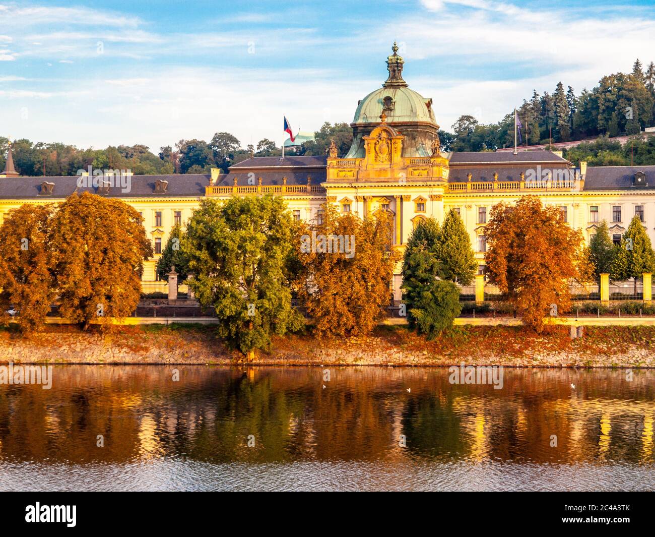 Straka Akademie, Sitz der Regierung der Tschechischen Republik, Prag. Stockfoto