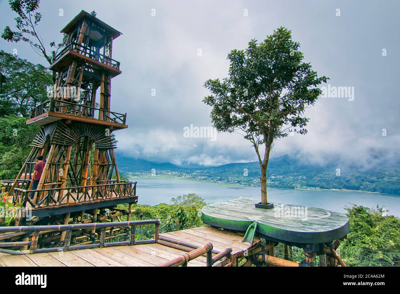Schöne, von Menschen geschahe Struktur in der Nähe des Buyan Sees in Bali und seine eine der Touristenattraktionen. Weicher Fokuseffekt durch gnd-Filtereffekt Stockfoto