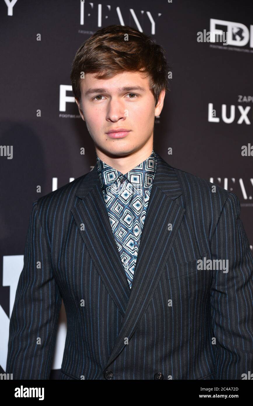 Ansel Elgort nimmt am 29. November 2016 an den 30. FN Achievement Awards im IAC-Hauptsitz in New York City Teil. Stockfoto