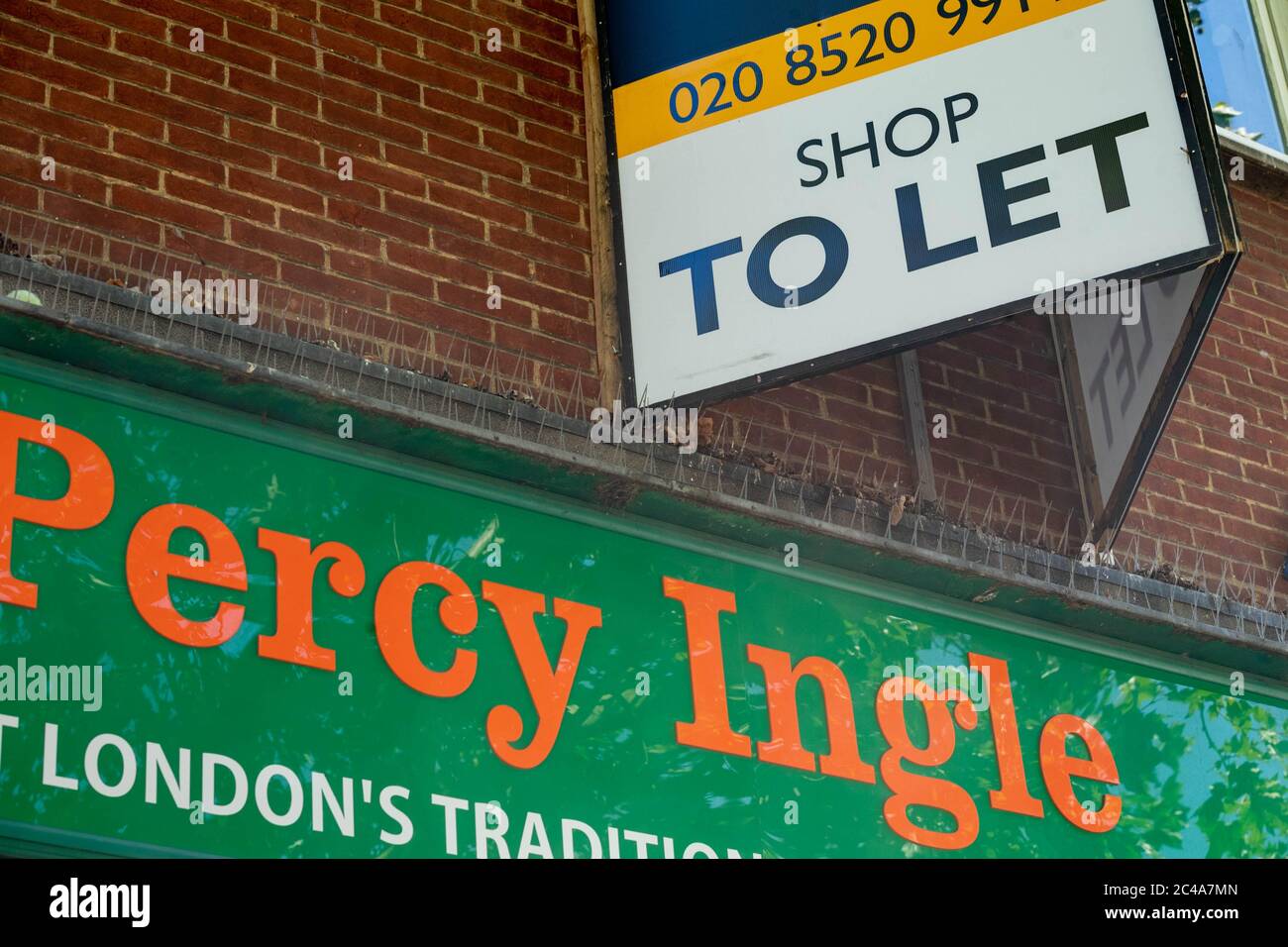 Brentwood Essex 25. Juni 2020 Percy ingle, ein traditioneller Ostend-Bäcker, wird alle seine Geschäfte nach sechsundsechzig Jahren Handel schließen Kredit: Ian Davidson/Alamy Live News Stockfoto