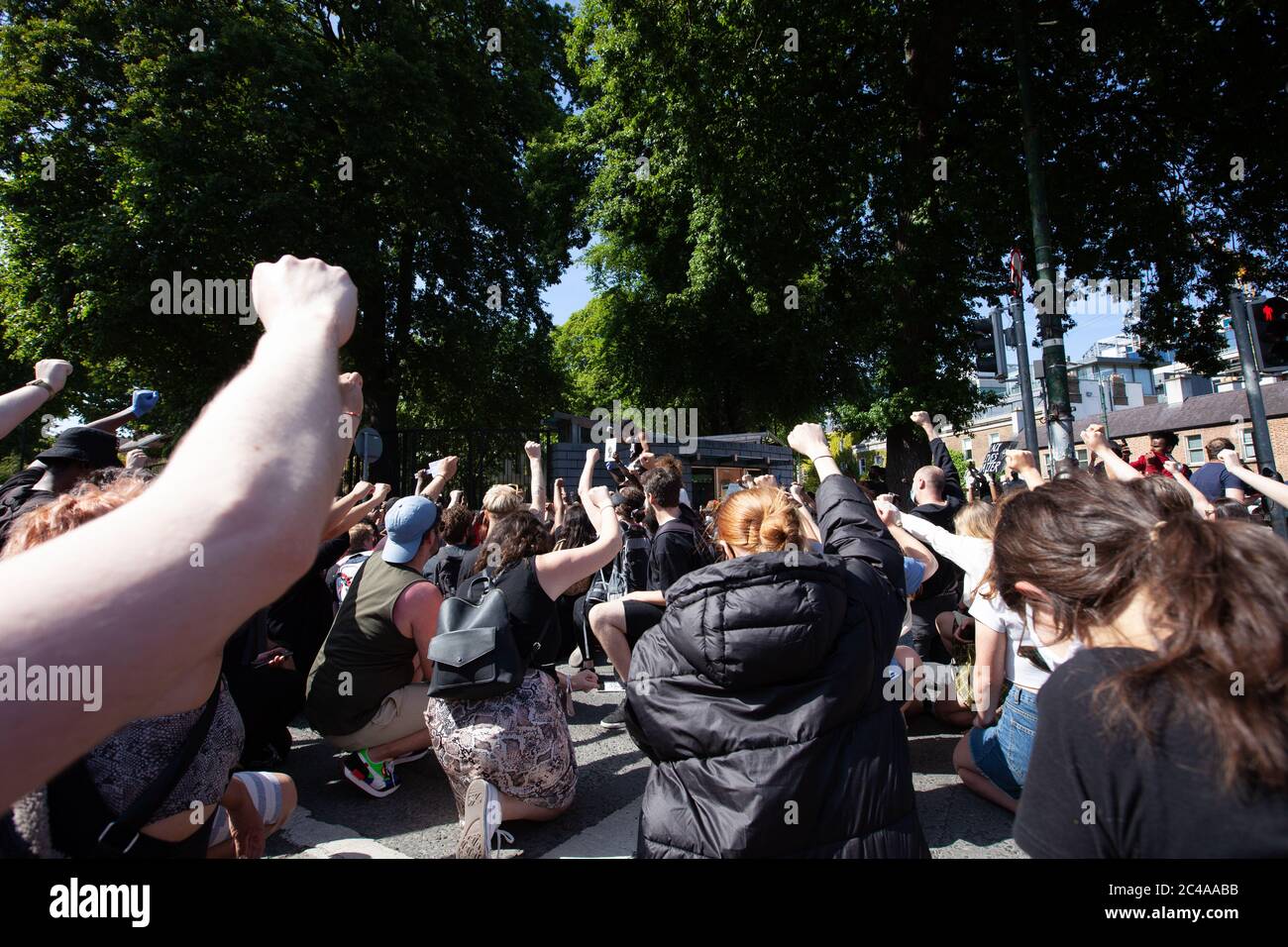 Dublin / Irland - 1. Juni 2020 : Tausende von Menschen marschierten in Solidarität mit Black Lives Matter Demonstranten in den Vereinigten Staaten durch Dublin. Stockfoto