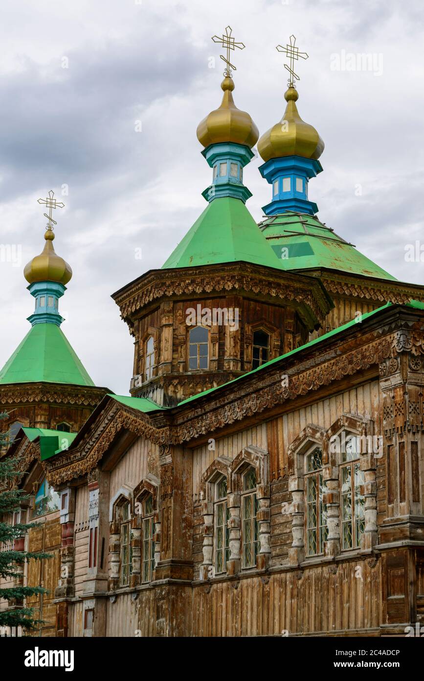 Die russisch-orthodoxe Kathedrale der Heiligen Dreifaltigkeit in Karakol, Kirgisistan. Stockfoto
