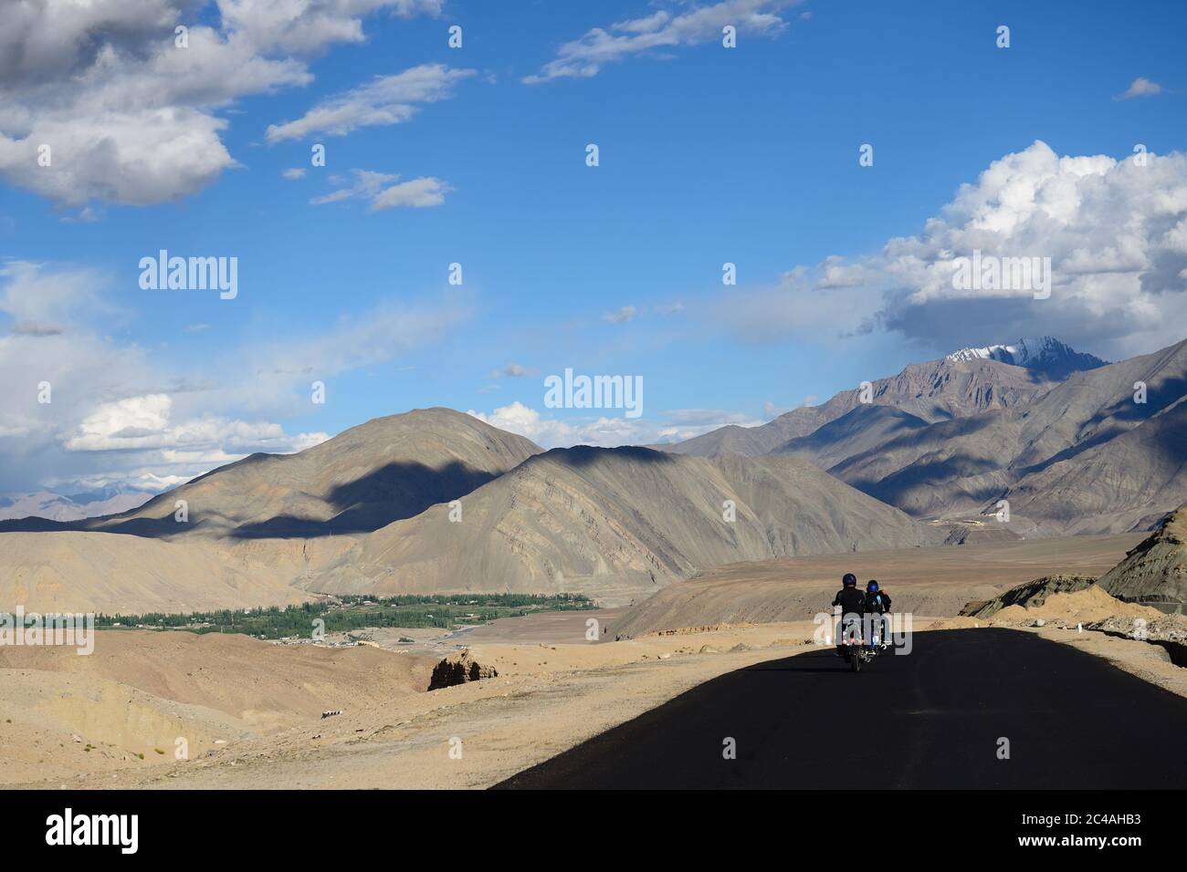 Motorradexpedition auf der Straße von Manali nach Leh, Ladakh, Indien. Stockfoto