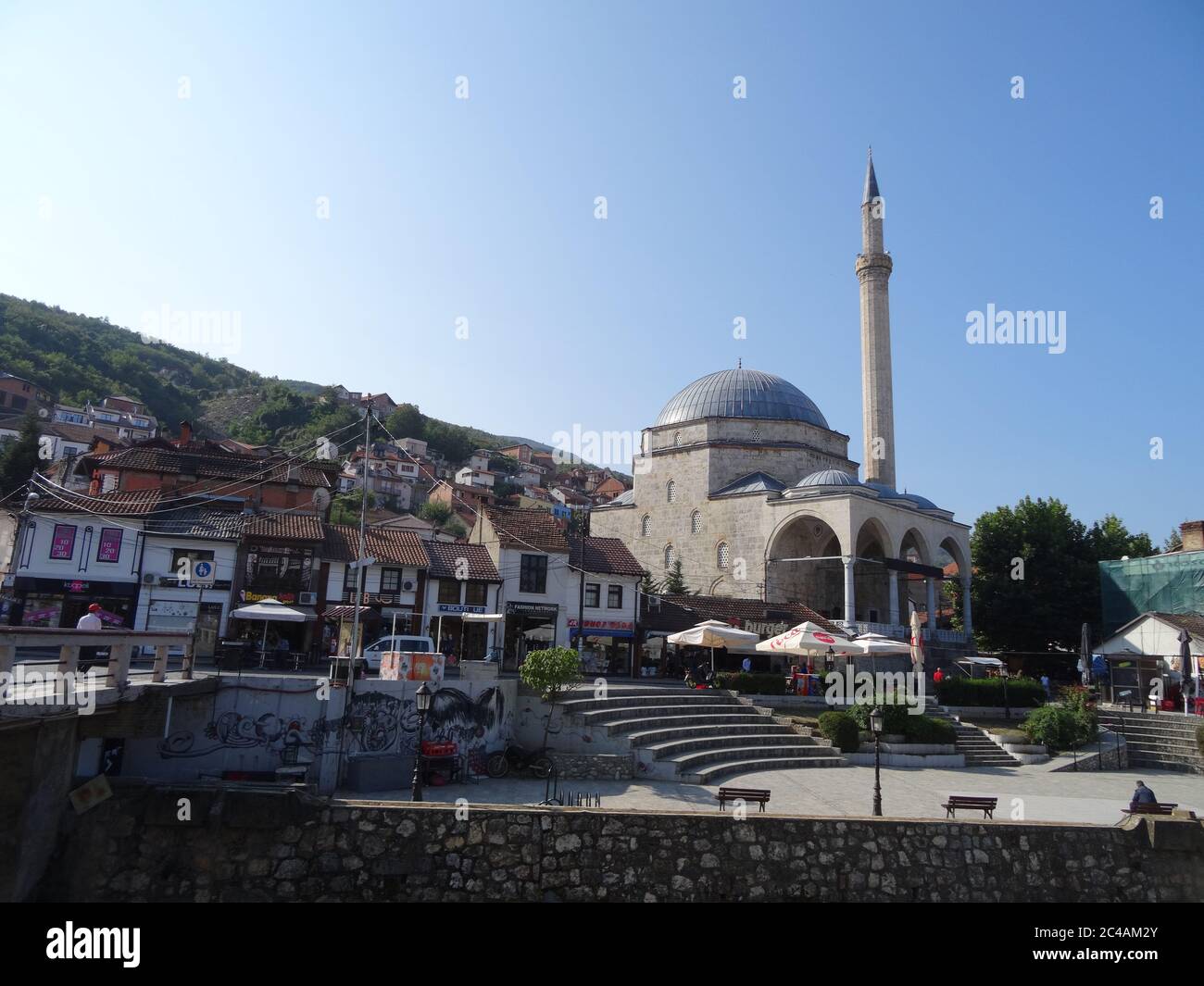 Schöne Panoramen von Prispen und Spaziergänge in der Stadt. Ein ungewöhnlicher Ort, der nach Konflikten im Kosovo seinen Geschmack bewahrt hat Stockfoto