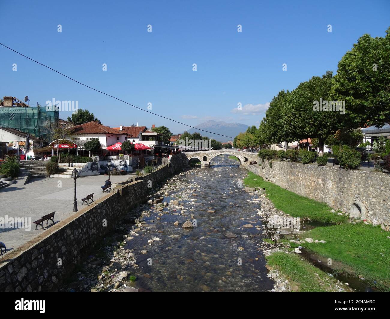 Schöne Panoramen von Prispen und Spaziergänge in der Stadt. Ein ungewöhnlicher Ort, der nach Konflikten im Kosovo seinen Geschmack bewahrt hat Stockfoto