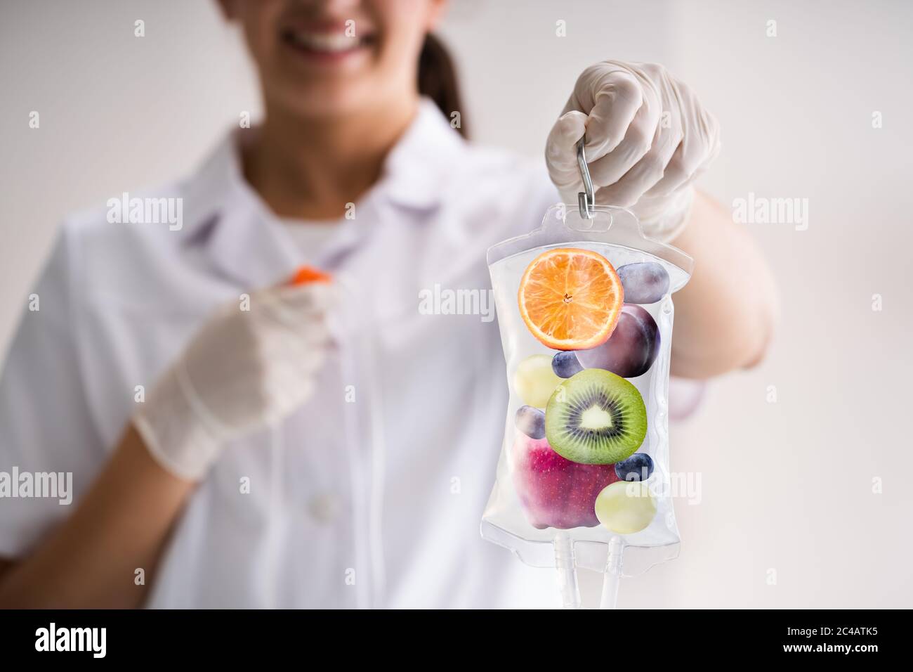 IV Tropf Vitamin Infusion Therapie Saline Beutel Stockfoto