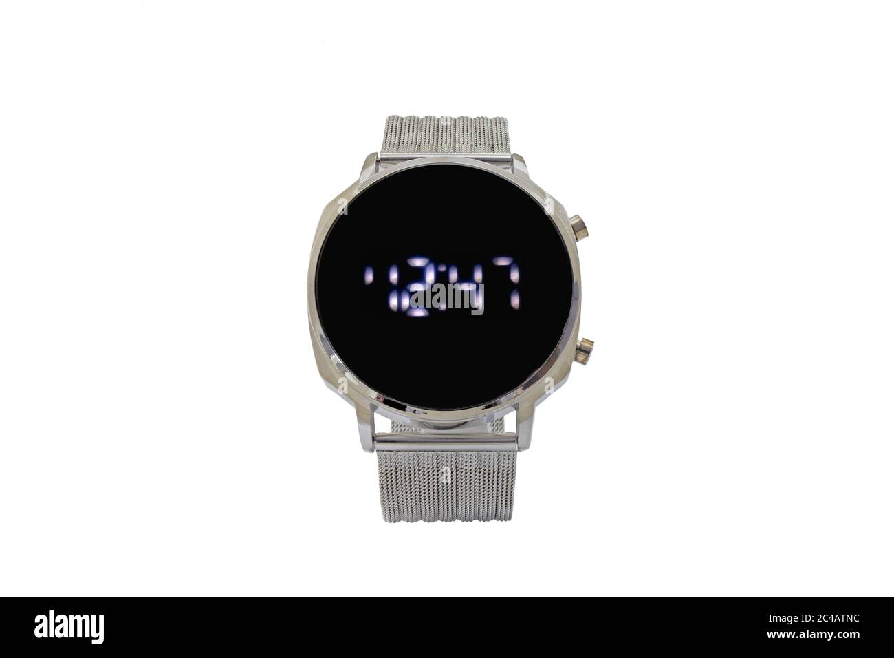 Runde silberne Smartwatch mit Netzarmband, schwarzem Ziffernblatt und  digitalen Ziffern, isoliert auf weißem Hintergrund Stockfotografie - Alamy