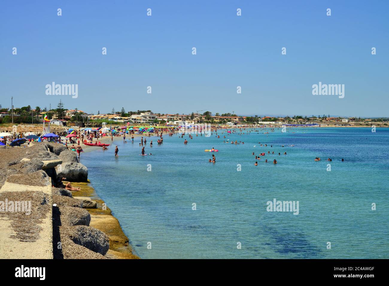 Panoramablick auf einige Ecken von Marzamemi, Sizilien Stockfoto