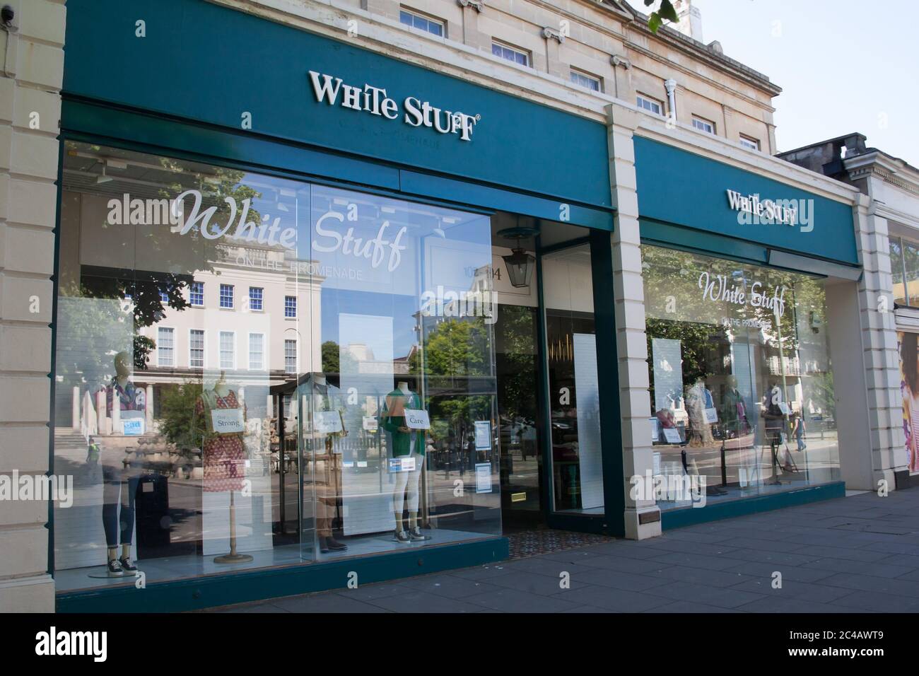 Das Geschäft White Stuff in Cheltenham im Vereinigten Königreich Stockfoto