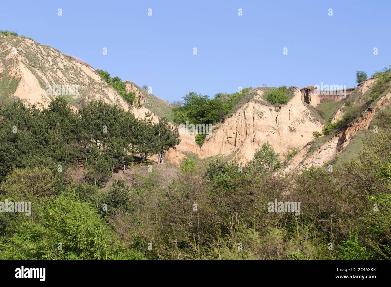 Sandberg. Der blaue Himmel befindet sich im Hintergrund. Stockfoto