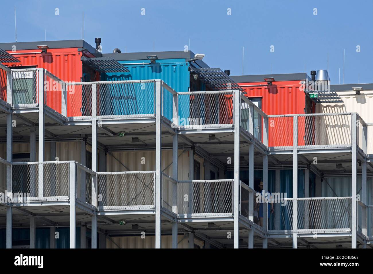 Dock Inn Hostel, Deutschlands erstes Container Hostel, Warnemünde, Rostock, Mecklenburg-Vorpommern, Deutschland Stockfoto