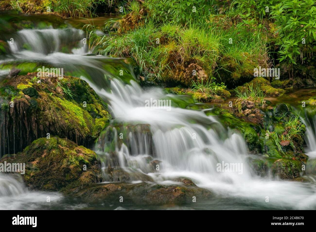 Kleiner Wasserfall am Fluss Una, Bosanska Krupa, Bosnien und Herzegowina Stockfoto