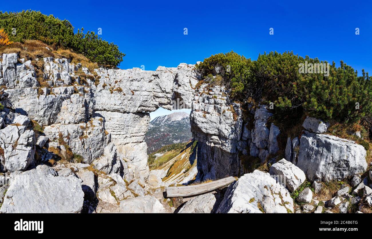 Felsenfenster, Naturphänomen Loserfenster, Loser Plateau, Totes Gebirge, Altaussee, Ausseland, Salzkammergut, Steiermark, Österreich Stockfoto