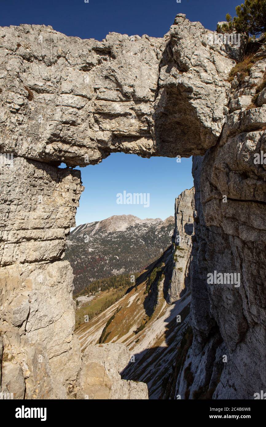 Felsenfenster, Naturphänomen Loserfenster, Loser Plateau, Totes Gebirge, Altaussee, Ausseland, Salzkammergut, Steiermark, Österreich Stockfoto