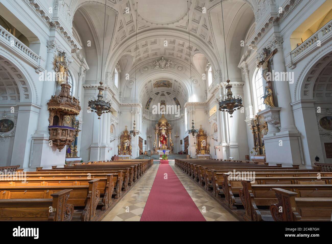 Neue Pfarrkirche St. Margaret, Sendling, innen mit Chor, München, Oberbayern, Bayern, Deutschland Stockfoto