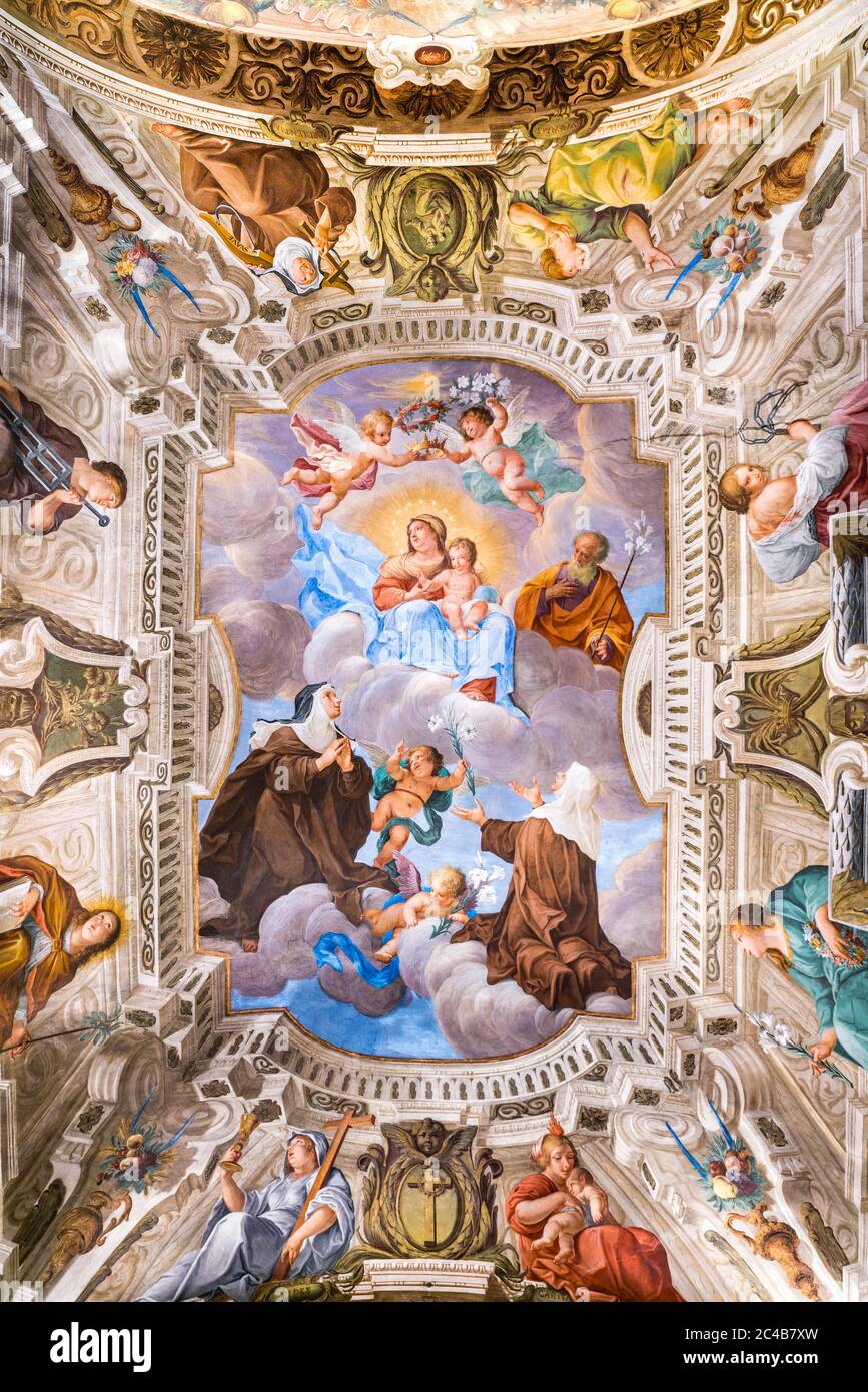 Die seligen Caterina und Giuliana beten die Jungfrau und das segnende Jesuskind an, Deckenfresko von Antonio Busca, 1686, Sacro Monte di Varese Wallfahrt Stockfoto