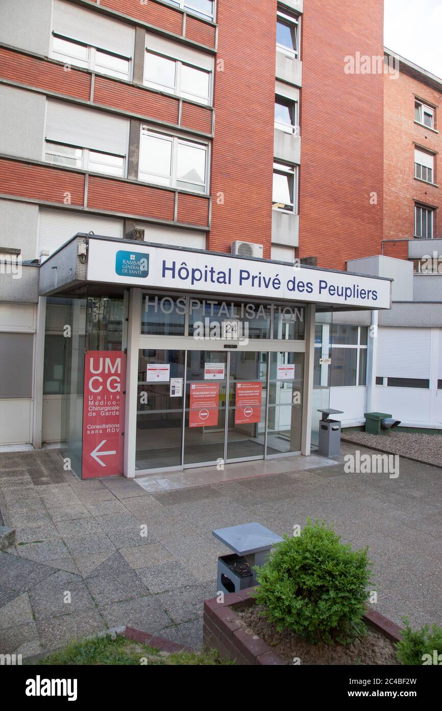 Eintritt in das Privatkrankenhaus Peupliers in Paris 75013 während der Coronavirus-Gesundheitskrise im April 2020. Stockfoto