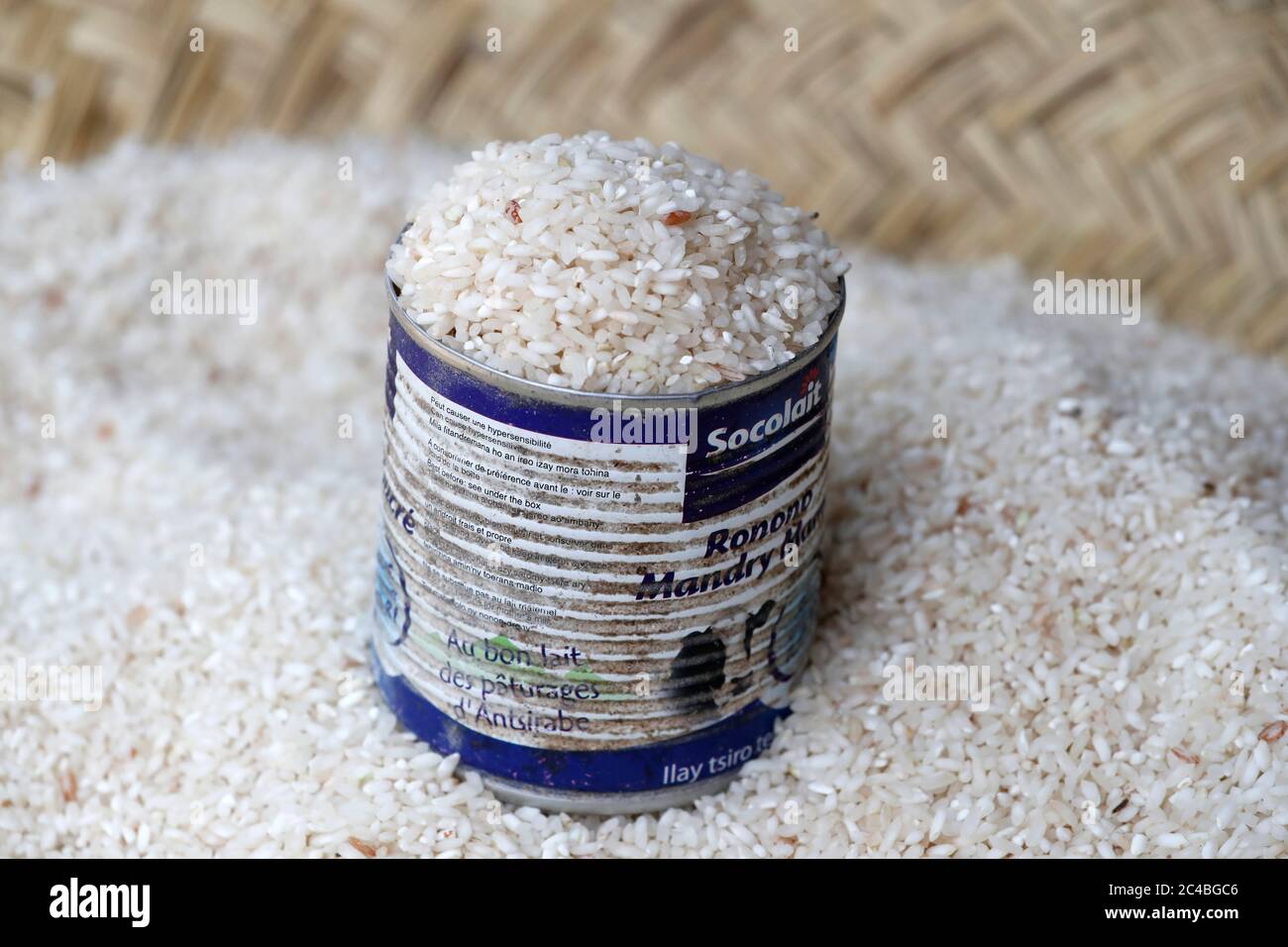 Weißer Reis zum Verkauf auf dem Markt Stockfoto