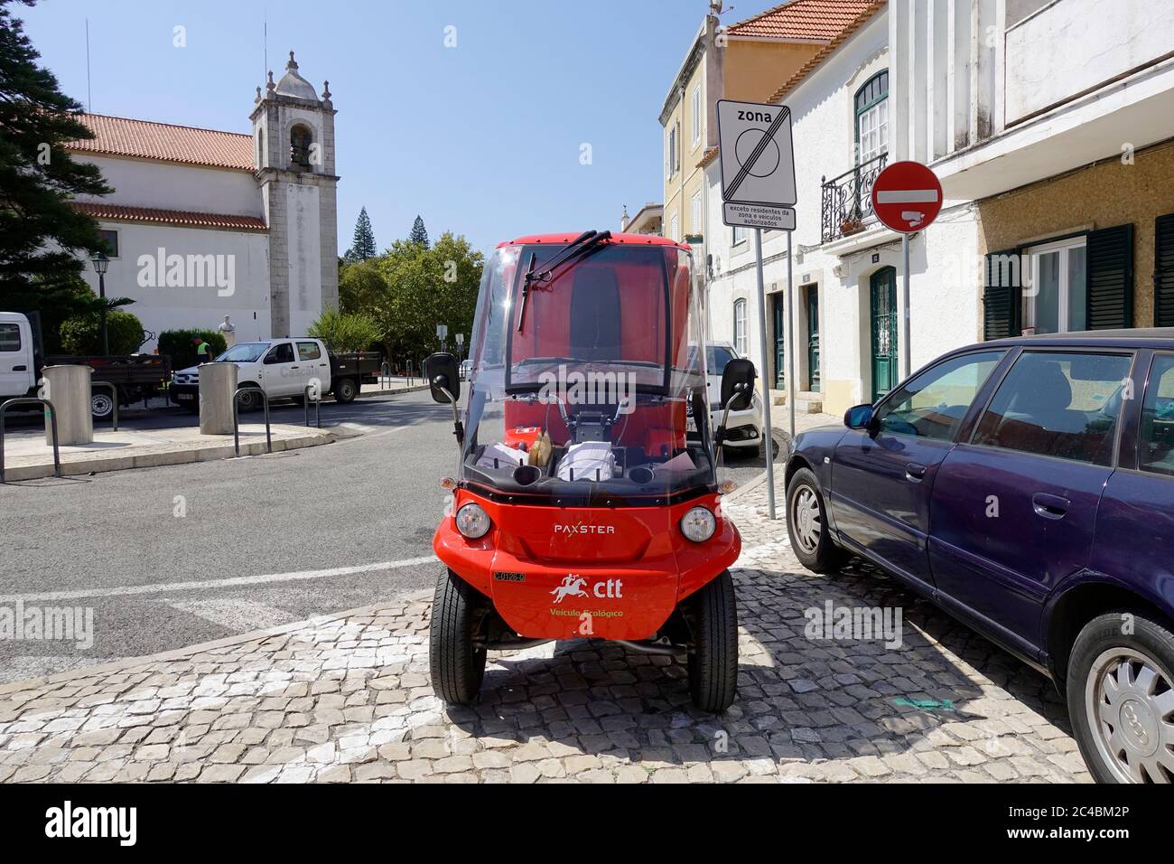 Portuguese Postal Service CTT Correios de Portugal Paxster Electric Delivery Vehicle Stockfoto
