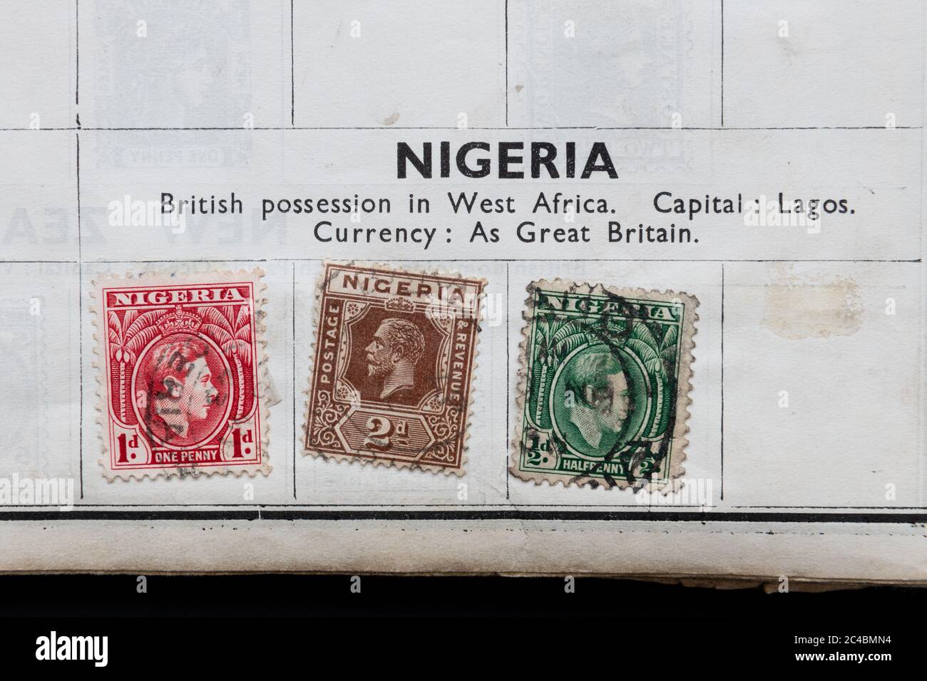 Colonial Nigeria - nigerianische Briefmarken im Briefmarkenalbum Stockfoto
