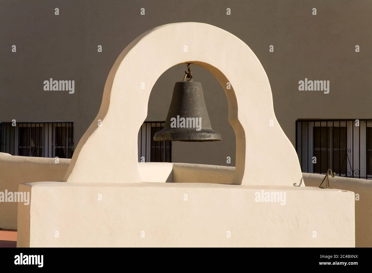 Ysleta Mission Glocke auf dem Tigua Indianerreservat, El Paso, Texas, USA Stockfoto