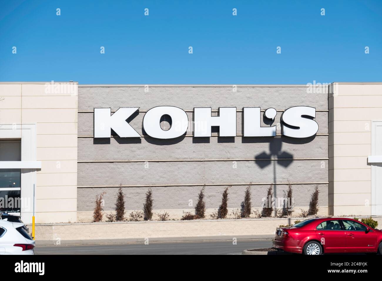 Außenlagerhalle und Eingang von Kohl's Kaufhaus in Wichita, Kansas. Stockfoto