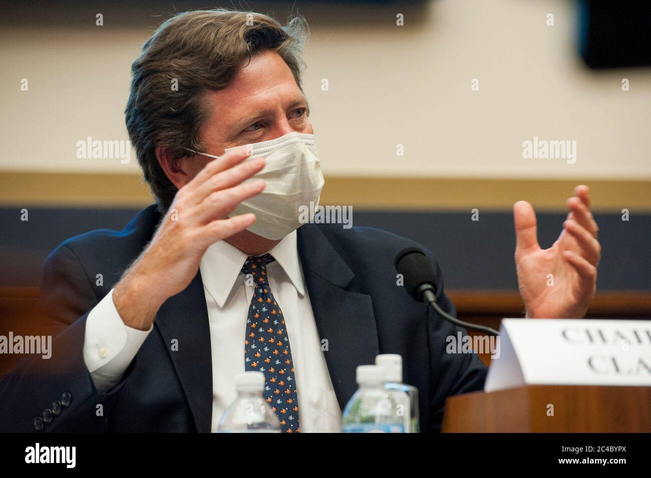 Jay Clayton, Vorsitzender der US-Börsenaufsichtsbehörde, bezeugt vor einer Anhörung des Ausschusses für Finanzdienstleistungen des Repräsentantenhauses mit dem Titel "Kapitalmärkte und Notkredite in der COVID-19-Ära" im Bürogebäude des Rayburn House auf dem Capitol Hill in Washington, DC., Donnerstag, 25. Juni 2020. Kredit: Rod Lampey/Pool via CNP - Nutzung weltweit Stockfoto