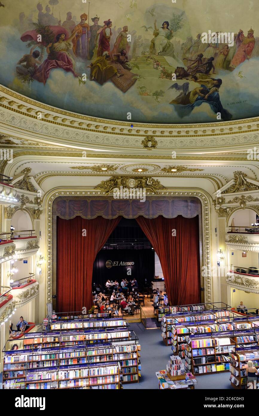 Argentinien Buenos Aires - El Ateneo Grand Splendid Theater in ein Buchladen vertikal umgewandelt Stockfoto
