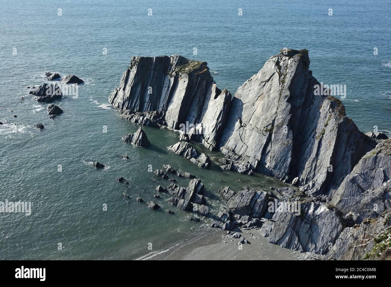 Slate Cliffs, Bull Point Lighthouse, Mortehoe, Großbritannien Stockfoto