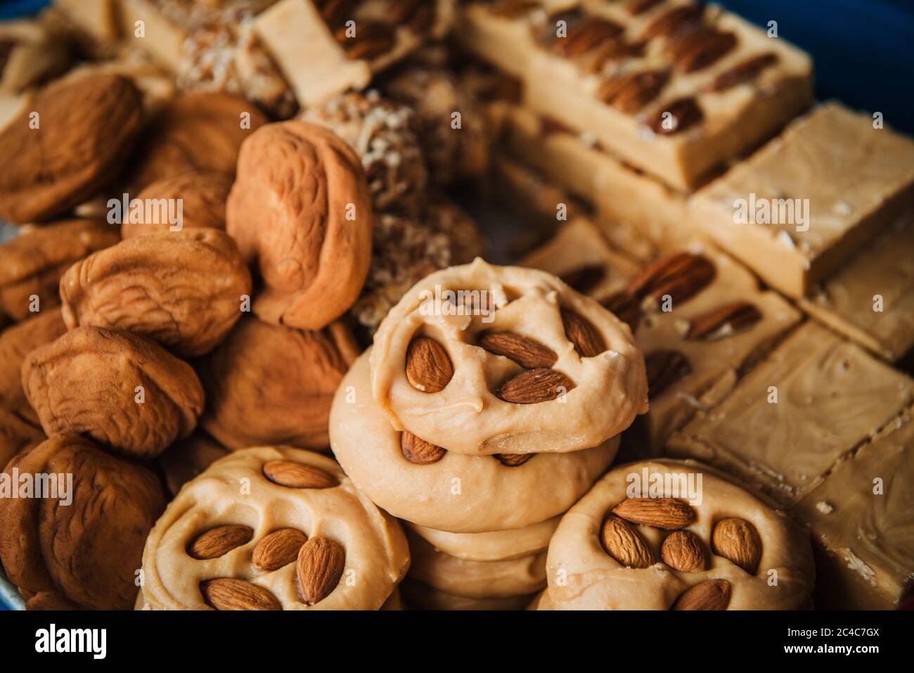 Marzipan Desserts zum Verkauf Stockfoto