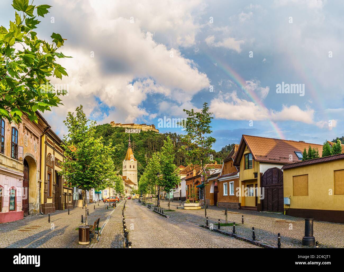 Landschaft mit Rasnov Stadt und mittelalterliche Festung nach Regen, Brasov, Siebenbürgen, Rumänien Stockfoto