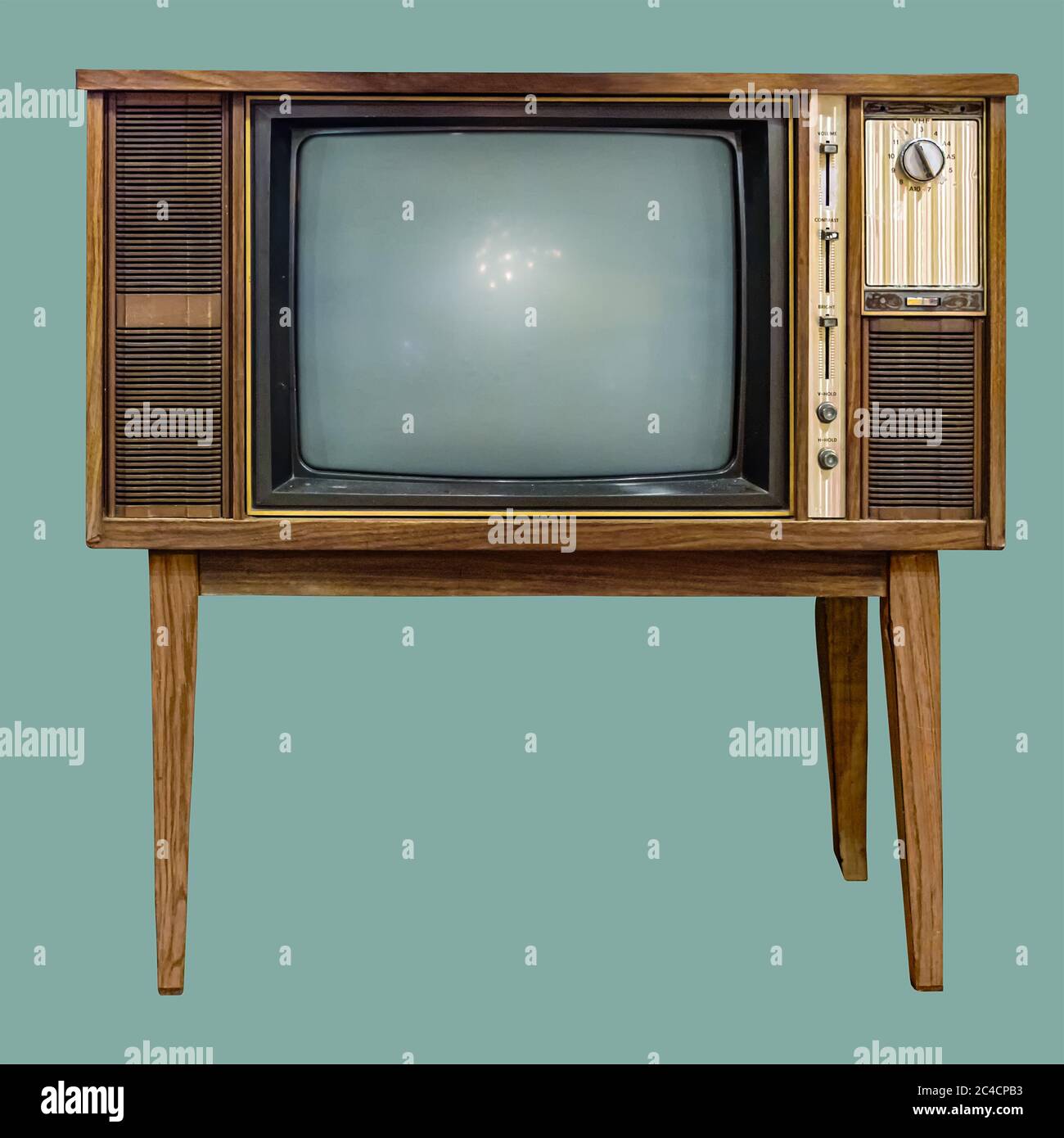 Vintage TV : alte Retro-Fernseher in Holzschrank auf isoliertem grünen  Hintergrund mit Clipping-Pfad Stockfotografie - Alamy